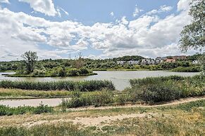 Apartment with Parking by Renters