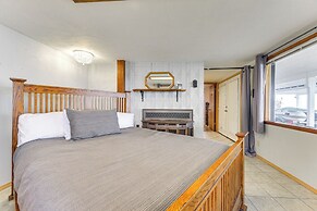 Beachfront Anderson Island Escape: Rainier Views!