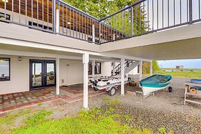 Beachfront Anderson Island Escape: Rainier Views!