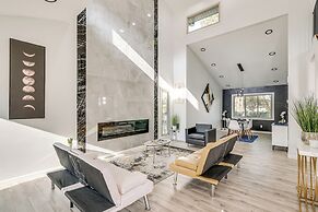 1 Mi to Holmes Lake: Bright & Modern Lincoln Home!