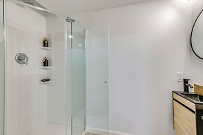1 Mi to Holmes Lake: Bright & Modern Lincoln Home!