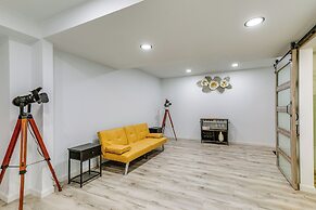 1 Mi to Holmes Lake: Bright & Modern Lincoln Home!