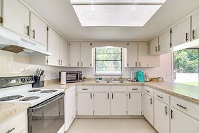 Bright Crystal River Home ~ 2 Mi to State Parks!