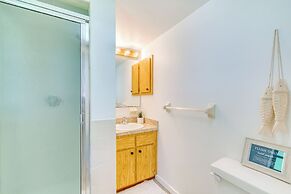 Bright Crystal River Home ~ 2 Mi to State Parks!