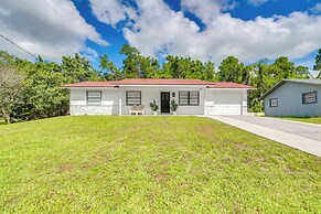 Bright Crystal River Home ~ 2 Mi to State Parks!