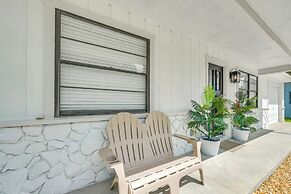 Bright Crystal River Home ~ 2 Mi to State Parks!