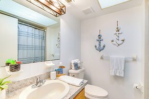 Bright Crystal River Home ~ 2 Mi to State Parks!