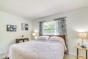 Bright Crystal River Home ~ 2 Mi to State Parks!