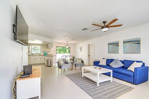 Bright Crystal River Home ~ 2 Mi to State Parks!