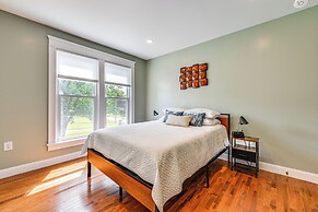 Pet-friendly Lancaster Home 13 Mi to Dtwn Buffalo