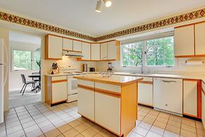 Family-friendly Cadillac Home w/ Golf Course Views