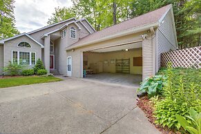 Family-friendly Cadillac Home w/ Golf Course Views