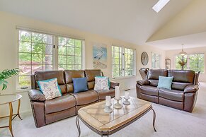 Family-friendly Cadillac Home w/ Golf Course Views