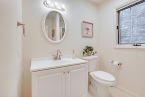 Family-friendly Cadillac Home w/ Golf Course Views