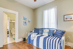 Half Mi to Galveston Seawall: Home w/ Yard & Grill