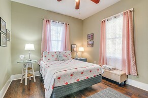Half Mi to Galveston Seawall: Home w/ Yard & Grill