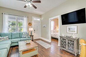 Half Mi to Galveston Seawall: Home w/ Yard & Grill