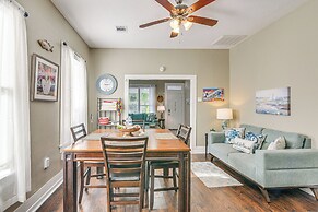 Half Mi to Galveston Seawall: Home w/ Yard & Grill