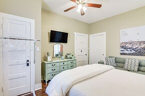 Half Mi to Galveston Seawall: Home w/ Yard & Grill