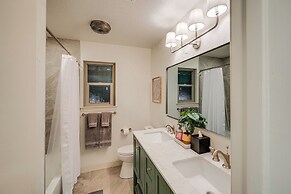 Lakefront Granbury Home w/ Patio, Fire Pit & Dock!