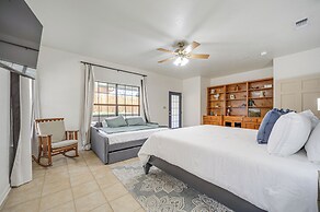 Texas Hill Country Retreat - Walk to Nueces River!