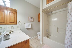 Texas Hill Country Retreat - Walk to Nueces River!