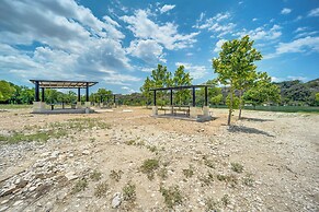 Texas Hill Country Retreat - Walk to Nueces River!
