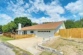 Texas Hill Country Retreat - Walk to Nueces River!