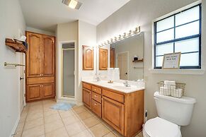 Texas Hill Country Retreat - Walk to Nueces River!