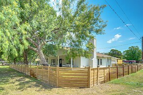Texas Hill Country Retreat - Walk to Nueces River!