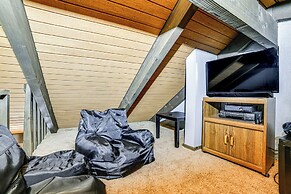 Cortland Townhome - Walk to Greek Peak Mtn Resort!