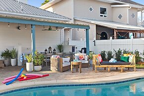 Destin Oasis Coastal Hideaway With Backyard Fun 4 Bedroom Home