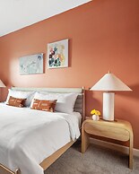 Orlando Resort Retreat Theme Park Haven 8 Bedroom Home by Overmoon