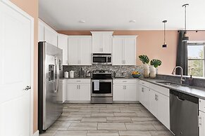 Orlando Resort Retreat Fun-filled Family Haven 5 Bedroom Home