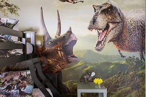 Coconut Breeze Getaway - Resort Facilities Access 9 Bedroom Home by Ov