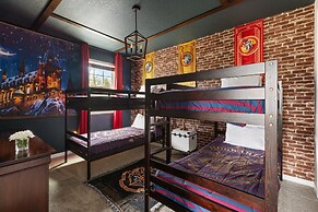 Coconut Breeze Getaway - Resort Facilities Access 9 Bedroom Home by Ov