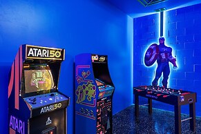 Coconut Breeze Getaway - Resort Facilities Access 9 Bedroom Home by Ov