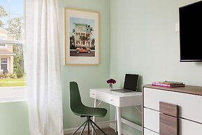 Coconut Breeze Getaway - Resort Facilities Access 9 Bedroom Home by Ov