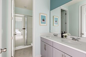 Coconut Breeze Getaway - Resort Facilities Access 9 Bedroom Home by Ov