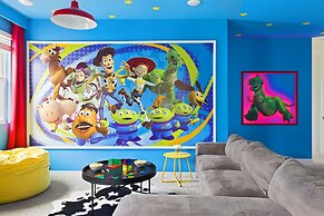 Coconut Breeze Getaway - Resort Facilities Access 9 Bedroom Home by Ov