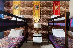 Coconut Breeze Getaway - Resort Facilities Access 9 Bedroom Home by Ov