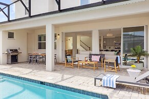 Coconut Breeze Getaway - Resort Facilities Access 9 Bedroom Home by Ov