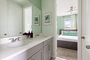 Coconut Breeze Getaway - Resort Facilities Access 9 Bedroom Home by Ov