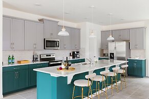 Coconut Breeze Getaway - Resort Facilities Access 9 Bedroom Home by Ov