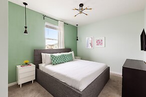 Coconut Breeze Getaway - Resort Facilities Access 9 Bedroom Home by Ov