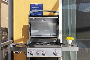 Tranquil Broad Oak Resort-style Retreat 8 Bedroom Home by Overmoon