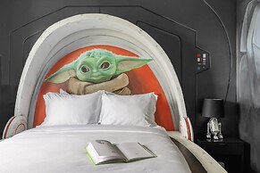 Tranquil Broad Oak Resort-style Retreat 8 Bedroom Home by Overmoon