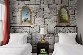 Tranquil Broad Oak Resort-style Retreat 8 Bedroom Home by Overmoon