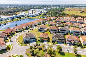 Tranquil Broad Oak Resort-style Retreat 8 Bedroom Home by Overmoon