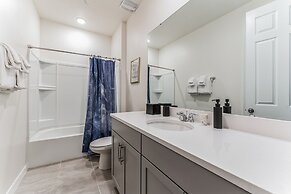 Coconut Breeze With Private Backyard Pool And Spa 5 Bedroom Home